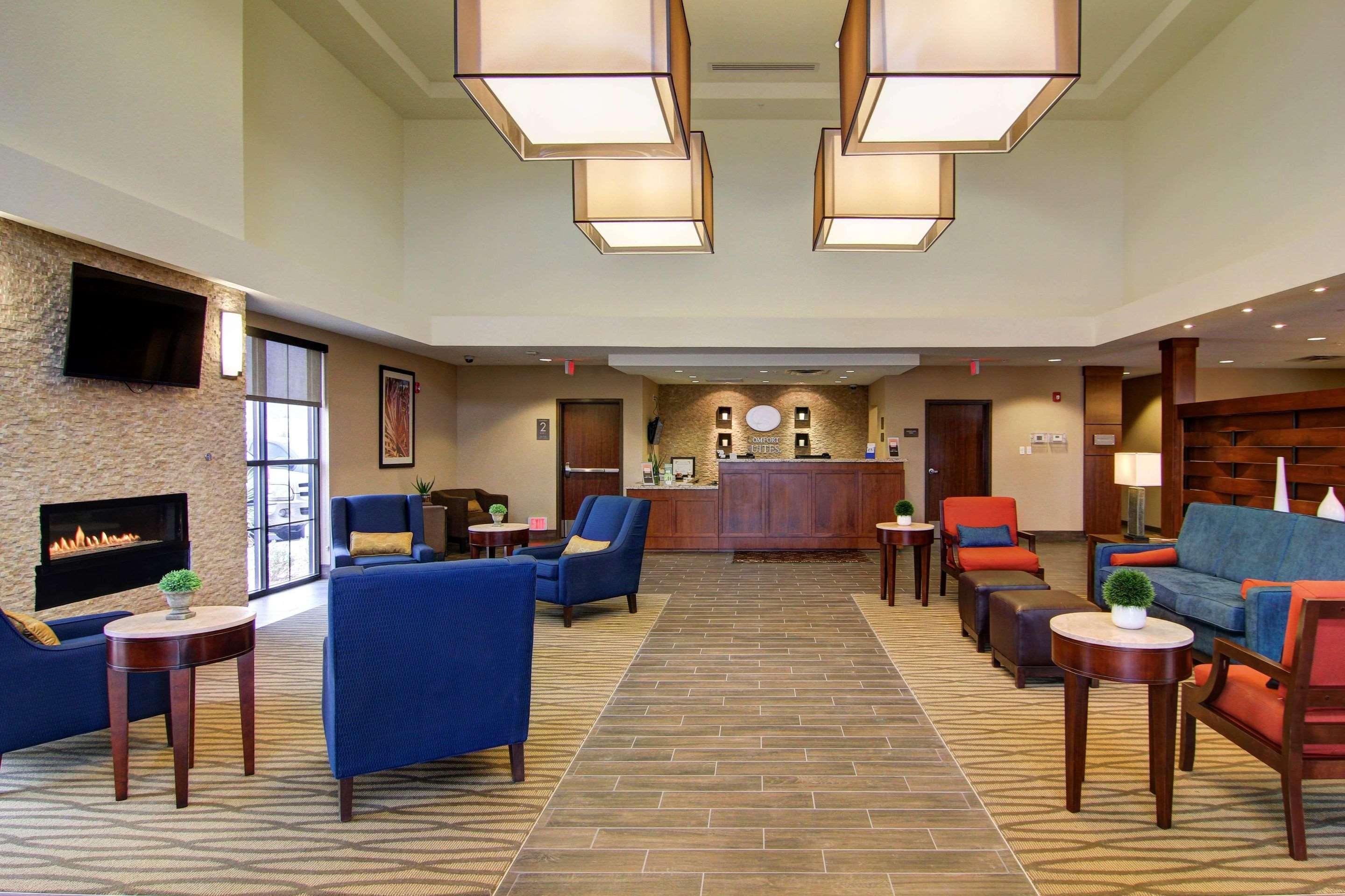 Comfort Suites Карлсбад Екстериор снимка